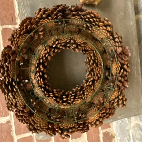 Natural Pinecone Holiday Wreath - Picture 7 of 8